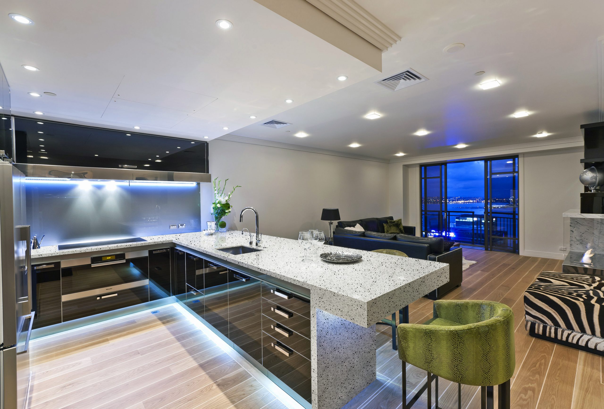 Quartz Stone PL9 Metallic White - Image 2